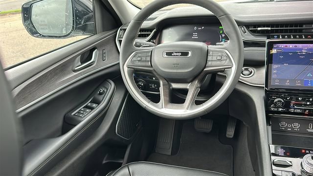 Used 2023 Jeep Grand Cherokee 30th Anniversary image 29