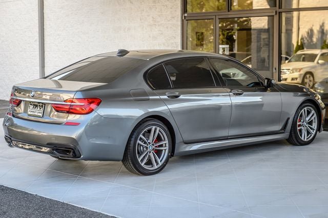 Used 2016 BMW 740i image 9