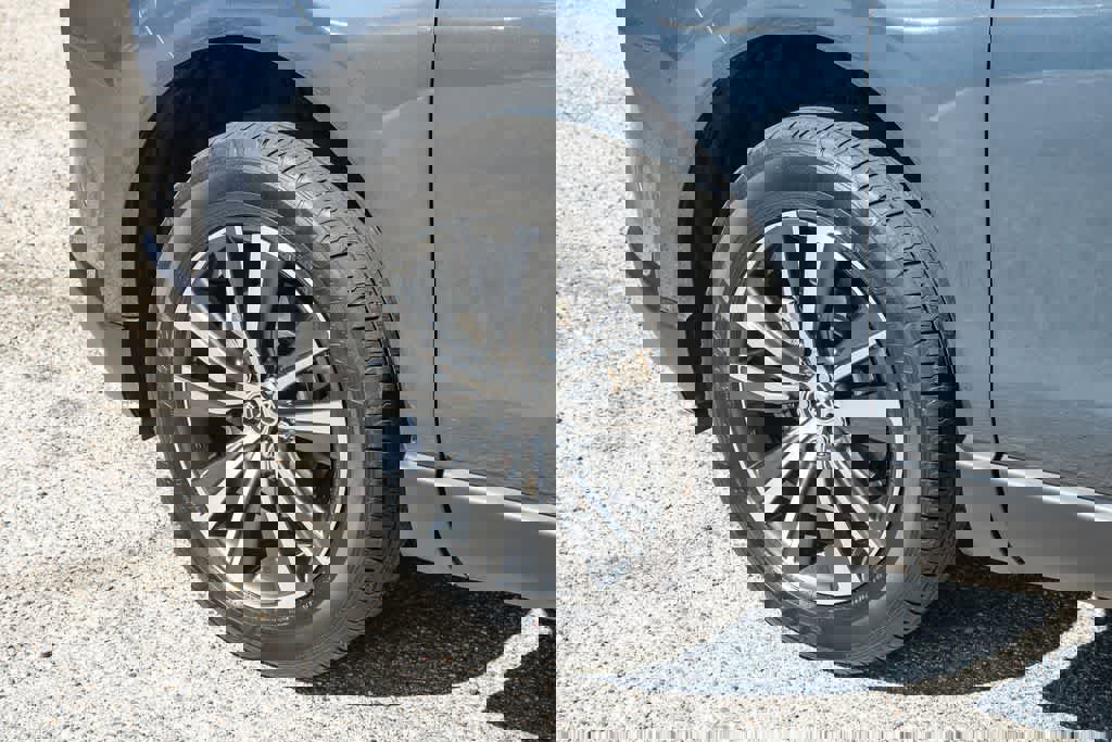 Used 2024 Toyota Venza LE AWD/4WD image 10