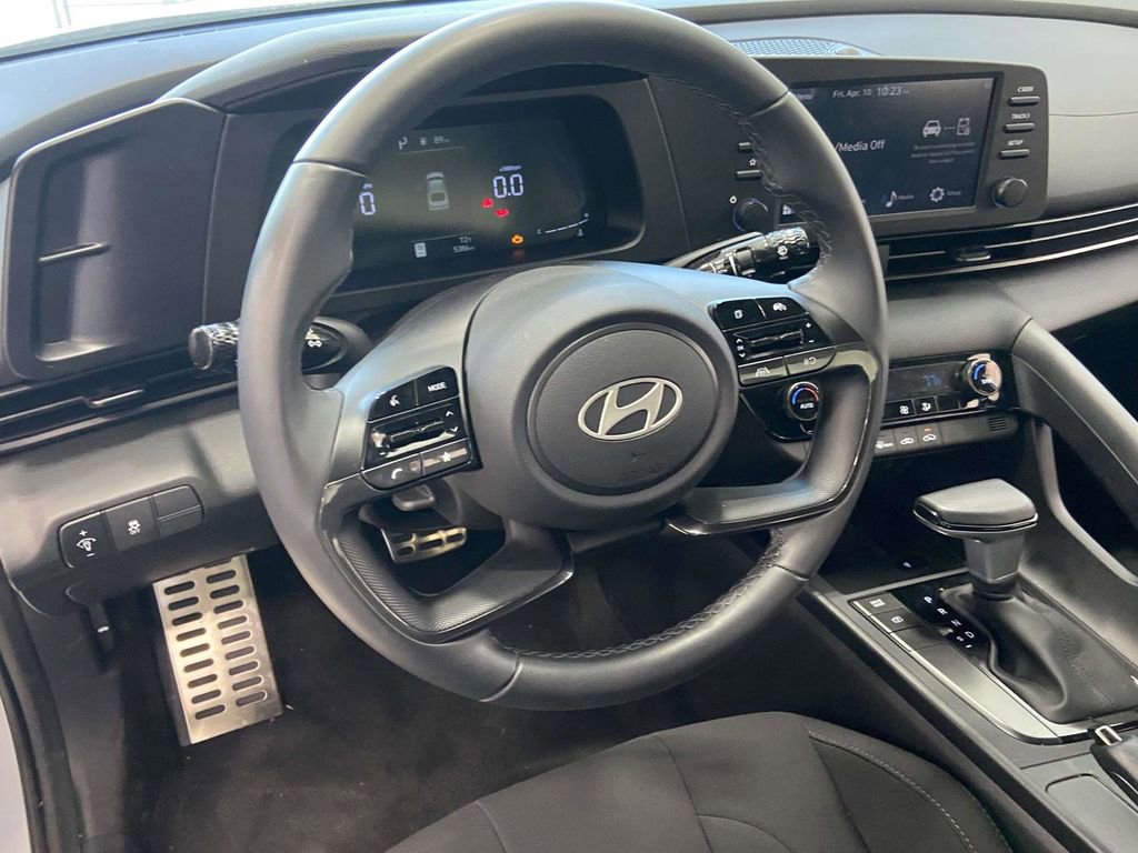 Certified 2025 Hyundai Elantra Sport image 10
