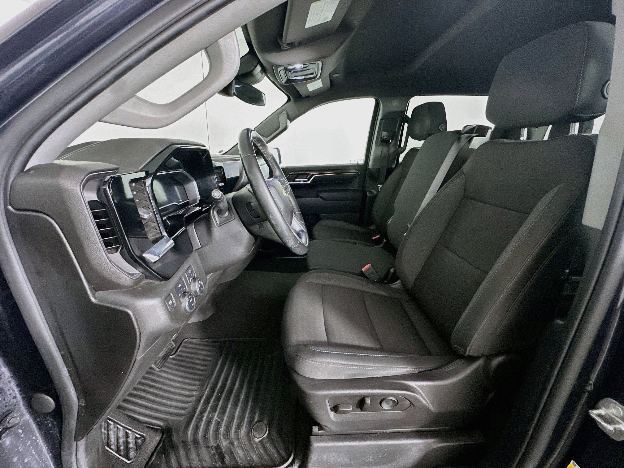 Used 2024 Chevrolet Silverado 1500 LT AWD/4WD image 13