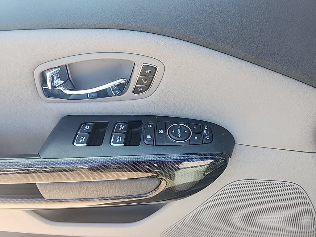 Used 2016 Kia Sedona SX FWD image 25