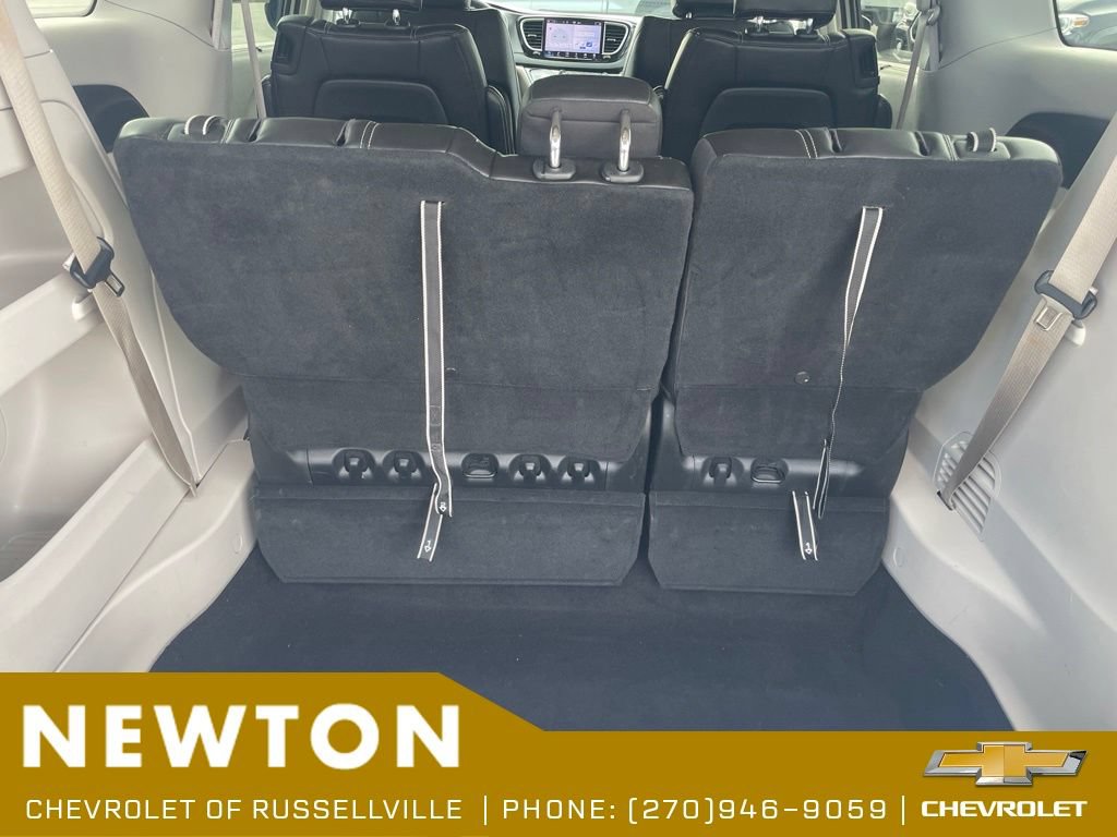 Used 2023 Chrysler Pacifica Touring-L FWD image 40