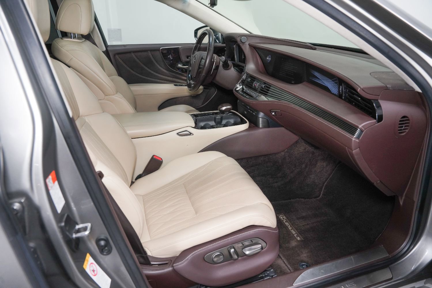 Used 2018 Lexus LS 500 w/ Luxury Package image 2