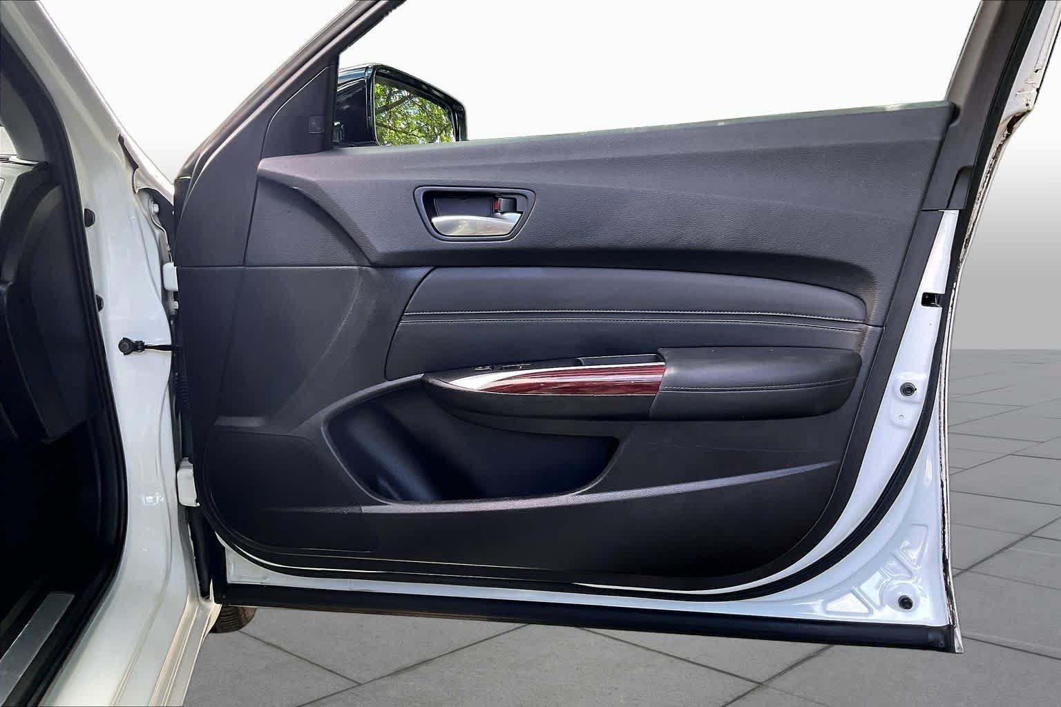 Used 2015 Acura TLX w/ Technology Package FWD image 23