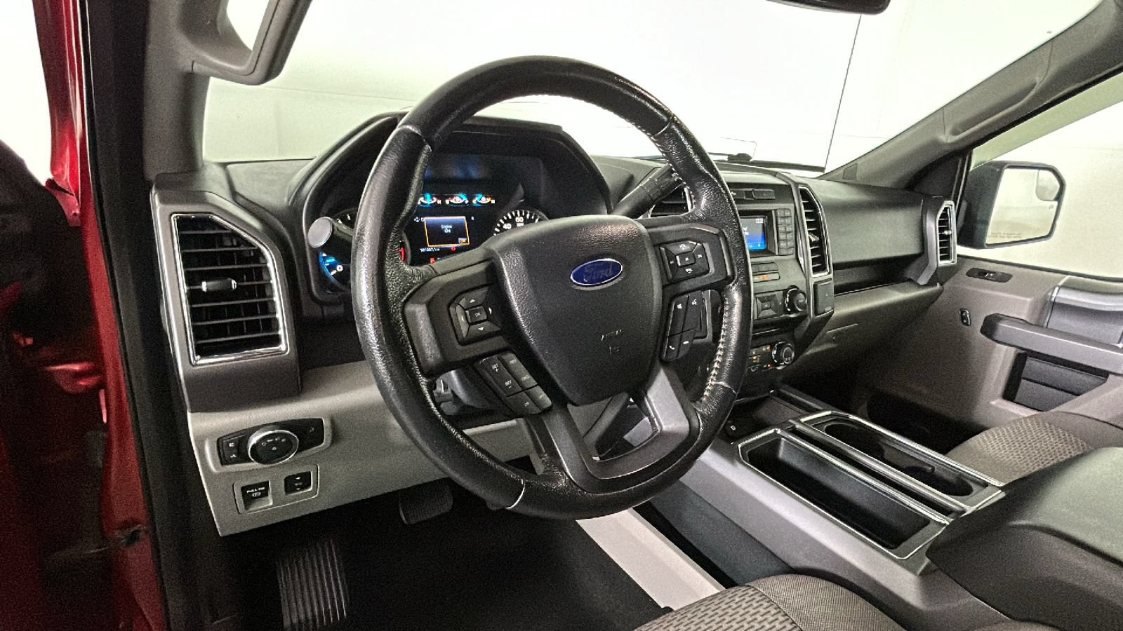 Used 2015 Ford F150 XLT w/ Equipment Group 301A Mid AWD/4WD image 16