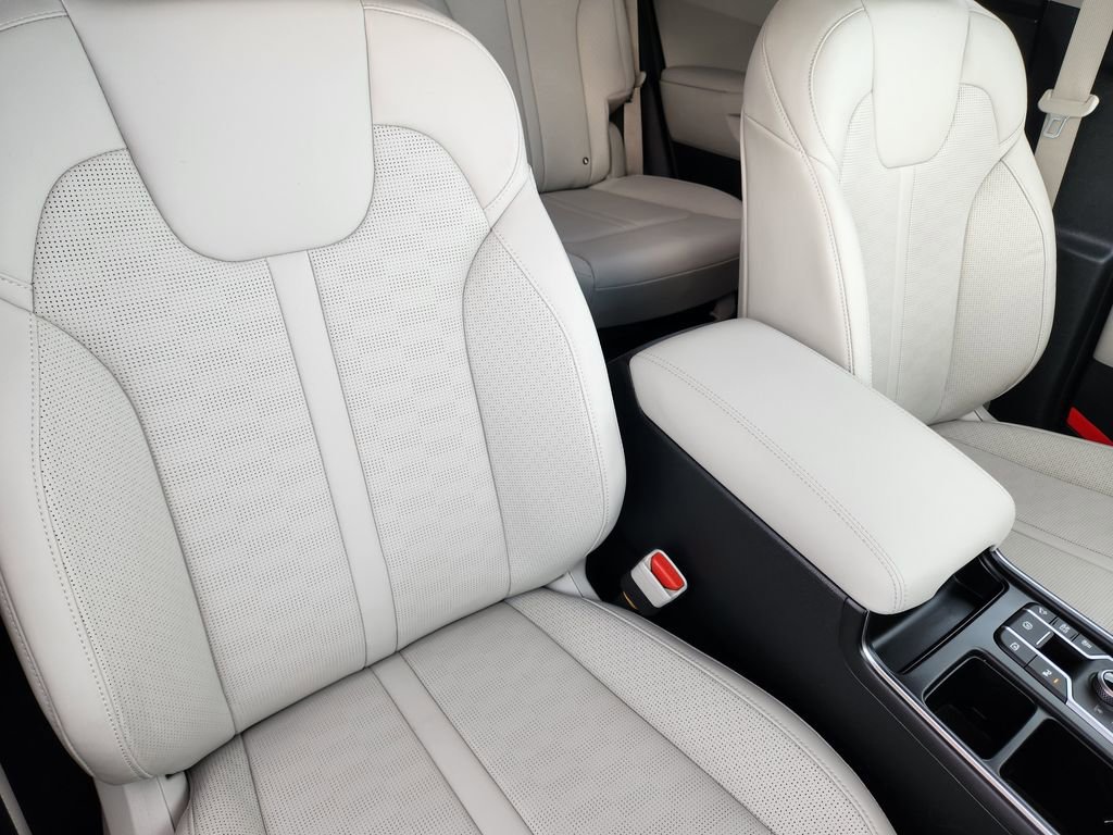 Certified 2025 Kia Sorento EX image 17