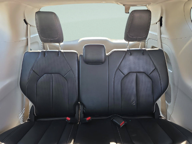 Used 2024 Chrysler Pacifica Limited FWD image 22