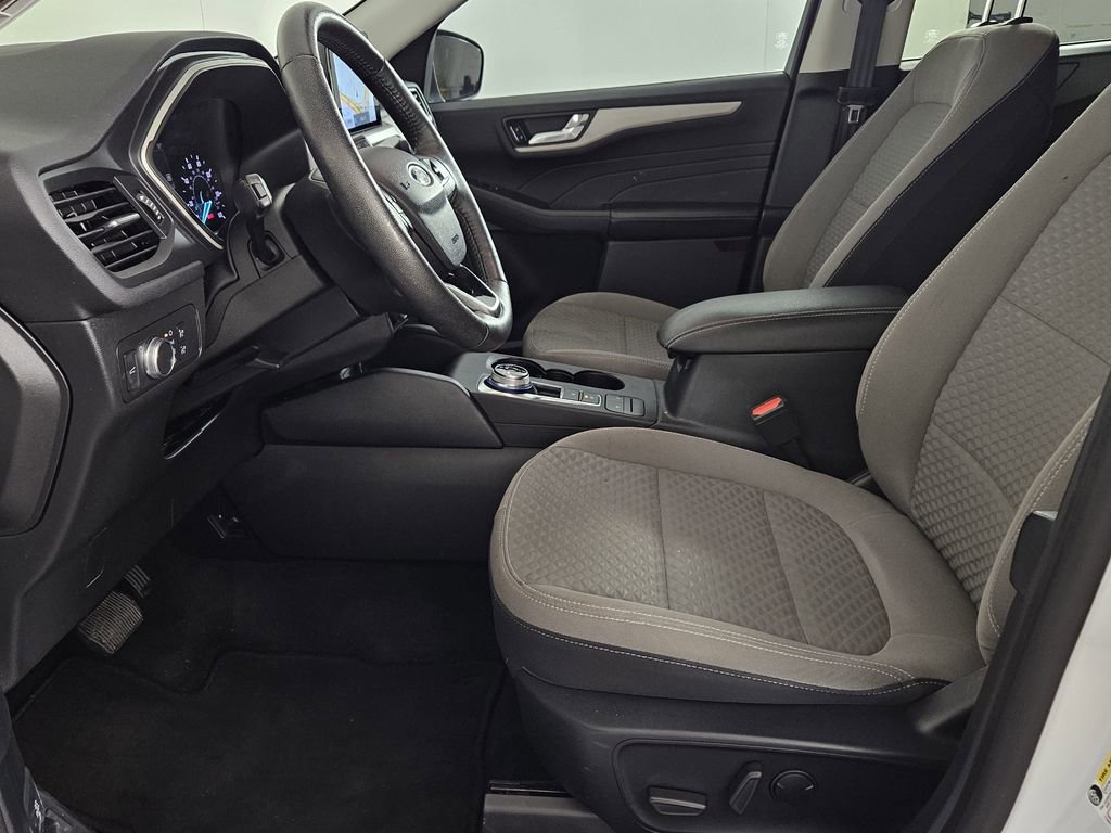 Used 2021 Ford Escape SE w/ SE Sport Appearance Package image 23