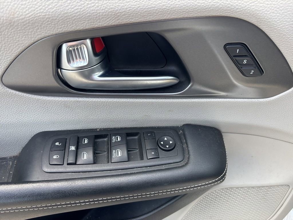 Used 2022 Chrysler Pacifica Touring-L FWD image 16