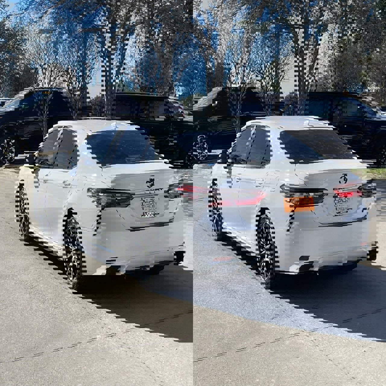 Used 2024 Toyota Camry SE image 4