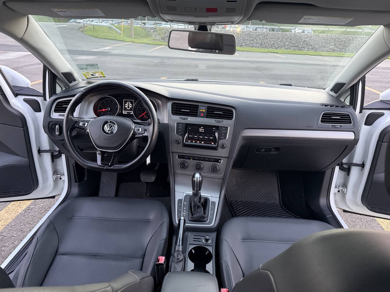 Used 2015 Volkswagen Golf SE FWD image 15