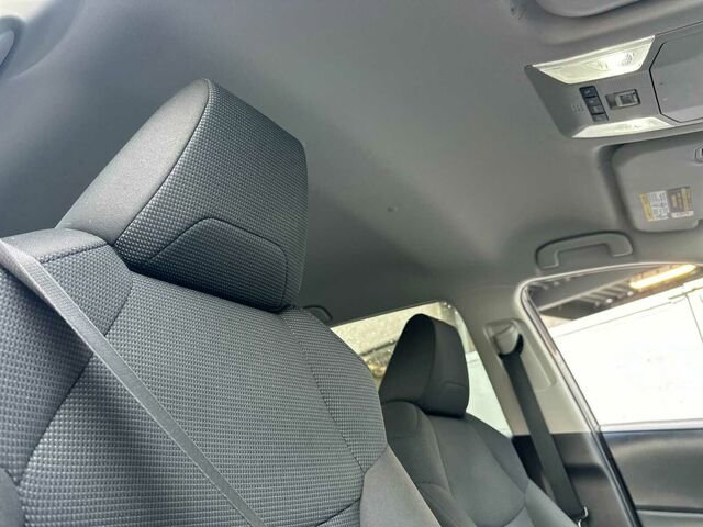 Used 2021 Toyota RAV4 LE image 19