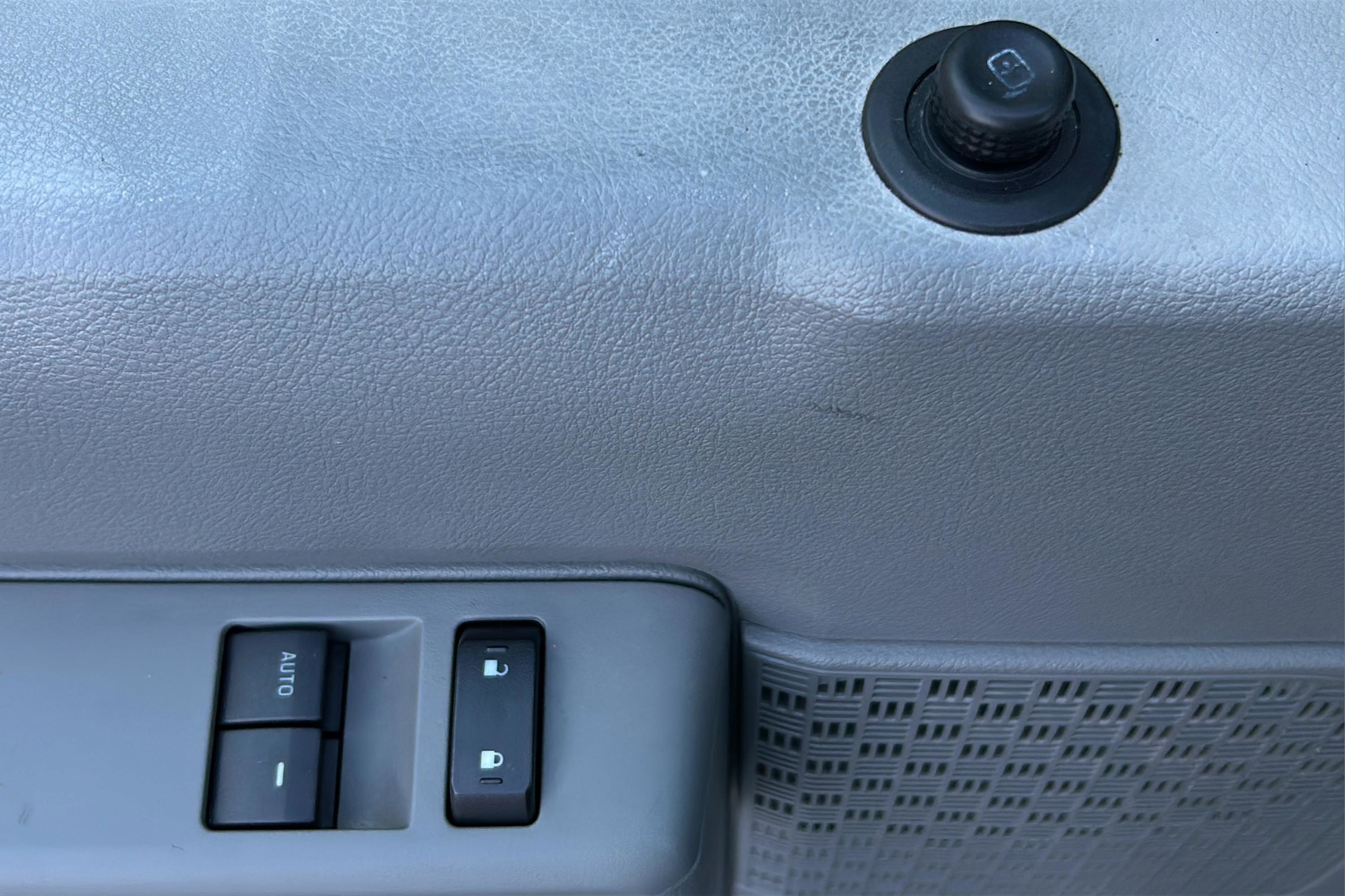 Used 2014 Ford E-250 and Econoline 250 w/ Power Group image 32