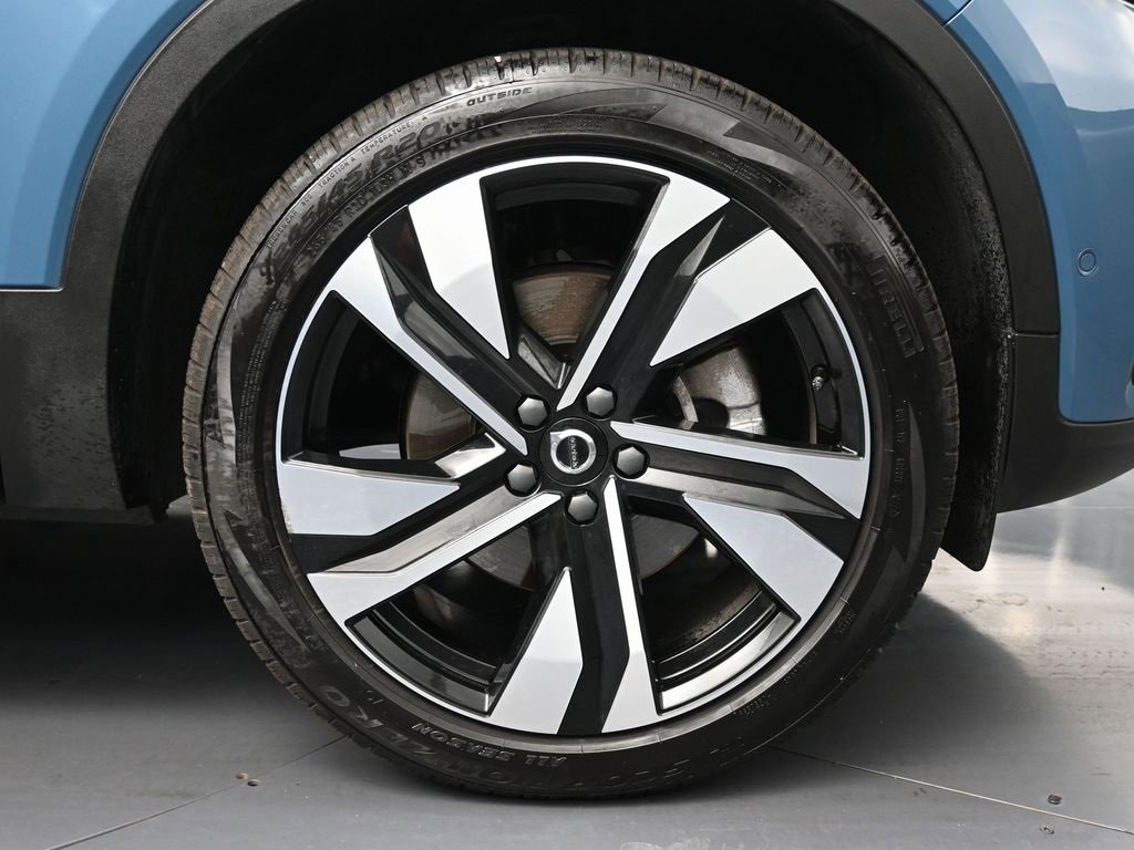 Used 2024 Volvo XC40 B5 Ultimate w/ Protection Package image 13