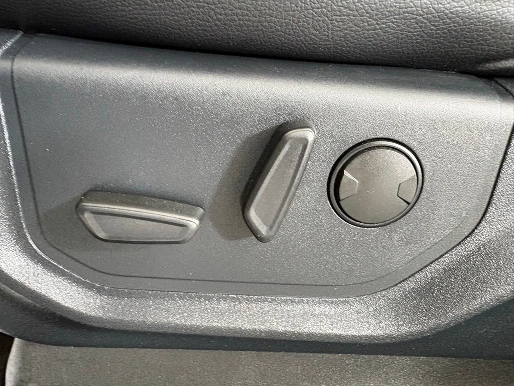 Used 2020 Ford Expedition XLT w/ Equipment Group 202A RWD image 15