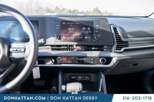Used 2024 Kia Sportage LX image 8