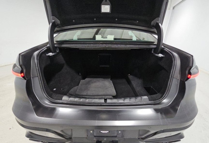 Used 2023 BMW 760i xDrive AWD/4WD image 7