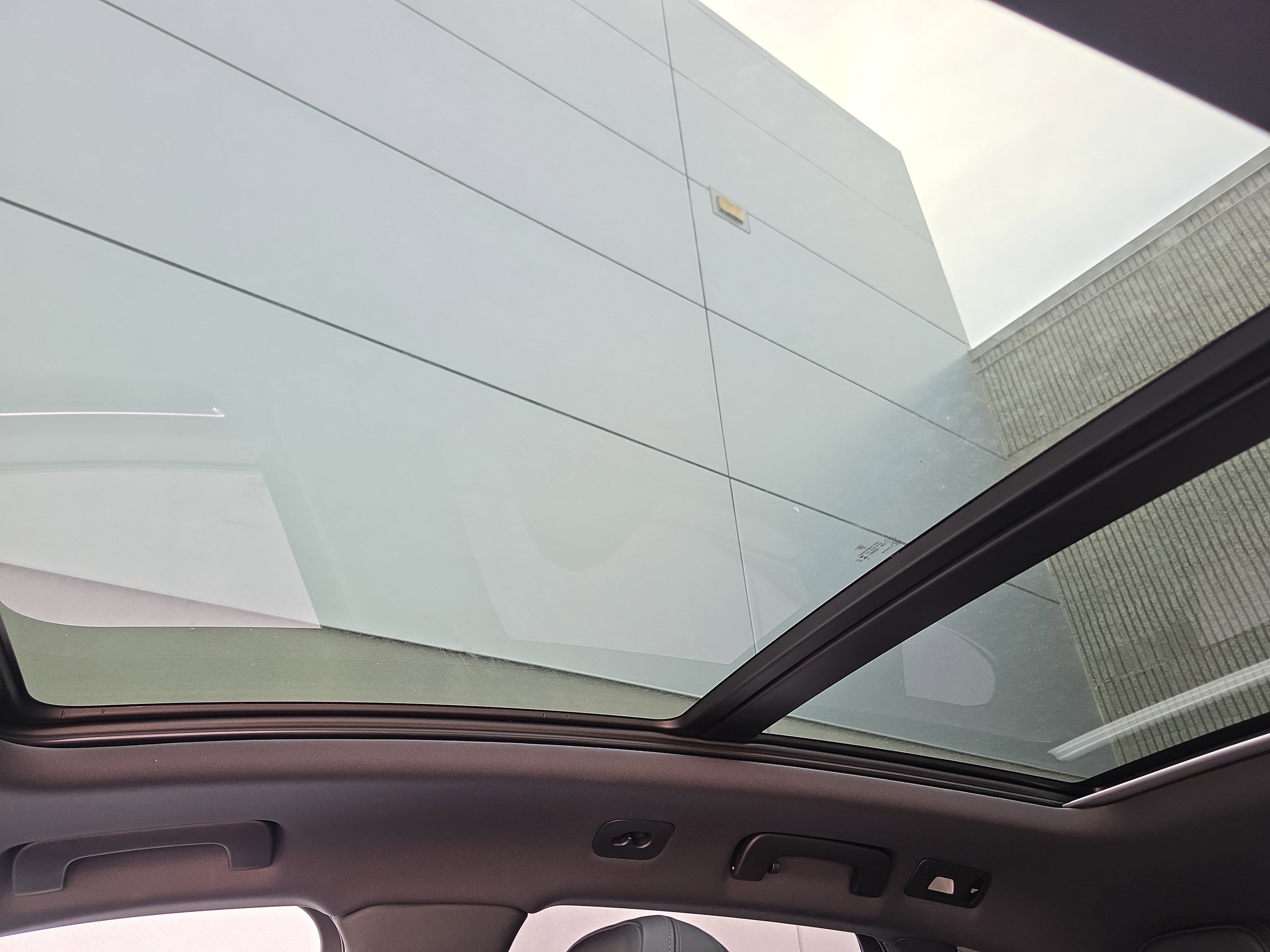 Used 2026 Porsche Macan AWD/4WD image 29