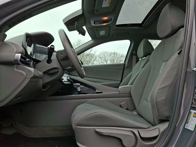 Used 2024 Hyundai Elantra SEL w/ Convenience Package image 13