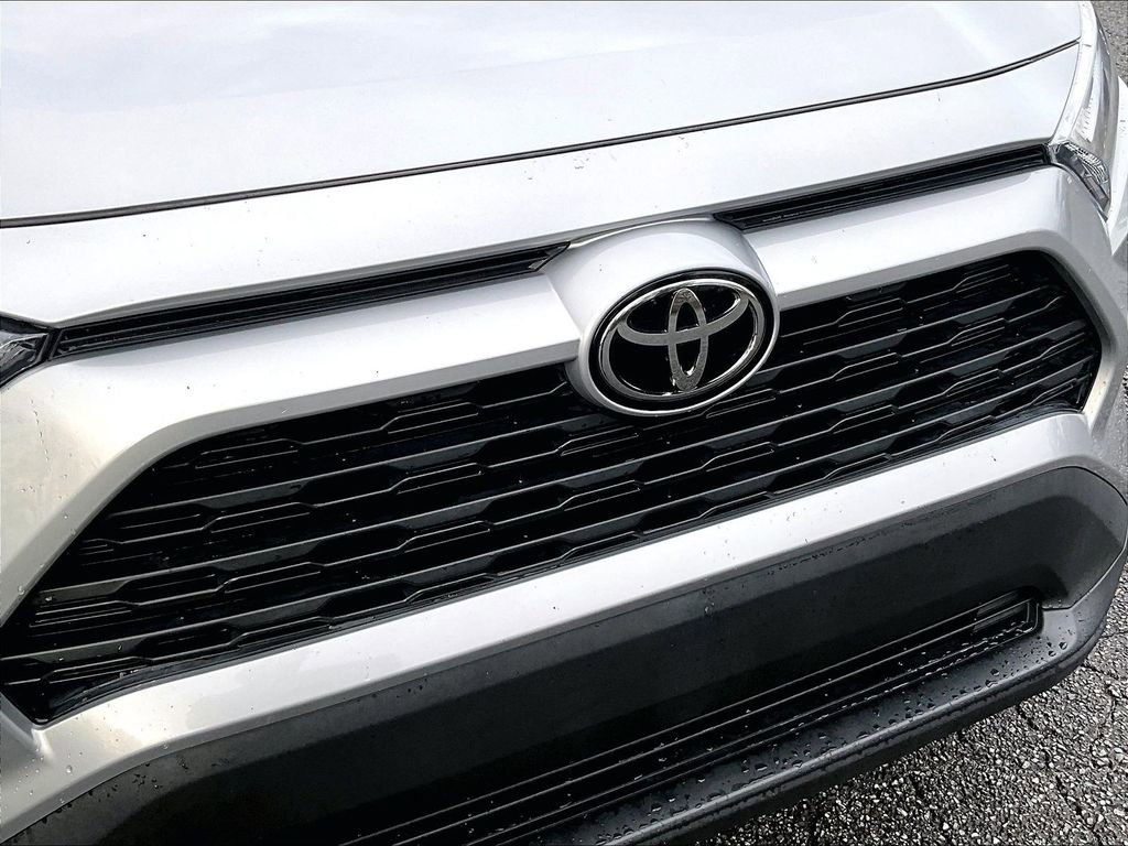 Used 2022 Toyota RAV4 XLE image 30