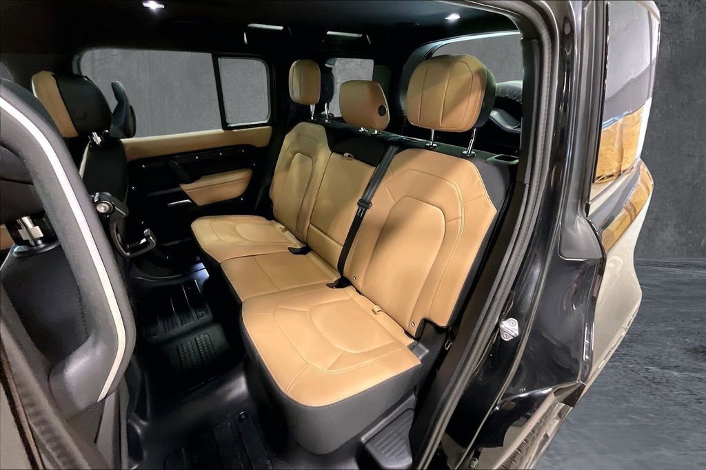 Used 2025 Land Rover Defender 110 V8 AWD/4WD image 22