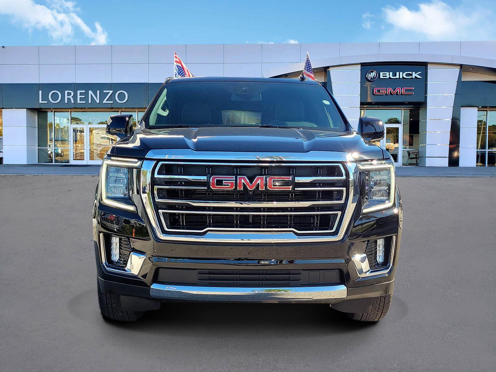 Used 2024 GMC Yukon SLT w/ SLT Luxury Package image 2