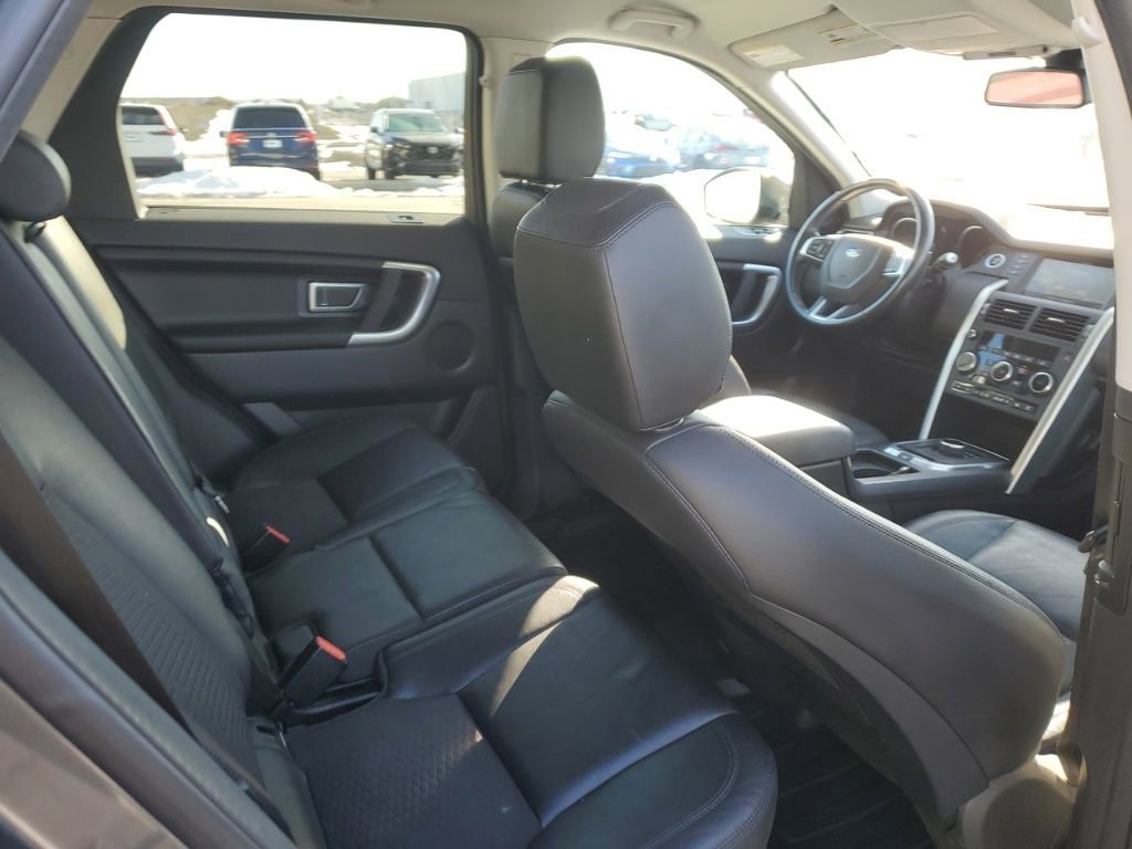 Used 2017 Land Rover Discovery Sport SE image 30