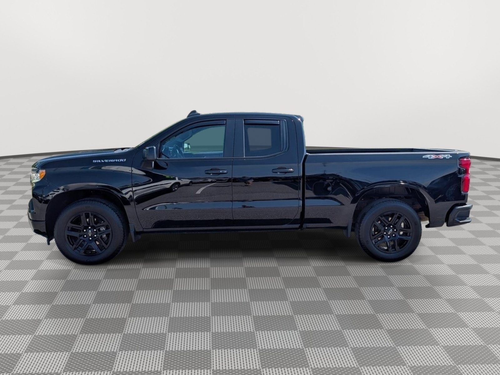 Used 2024 Chevrolet Silverado 1500 RST AWD/4WD image 2