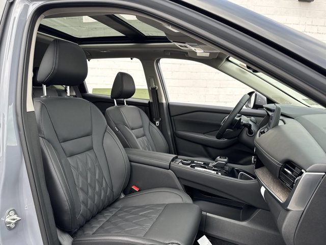 New 2025 Nissan Rogue Platinum w/ Tech Package AWD/4WD image 9