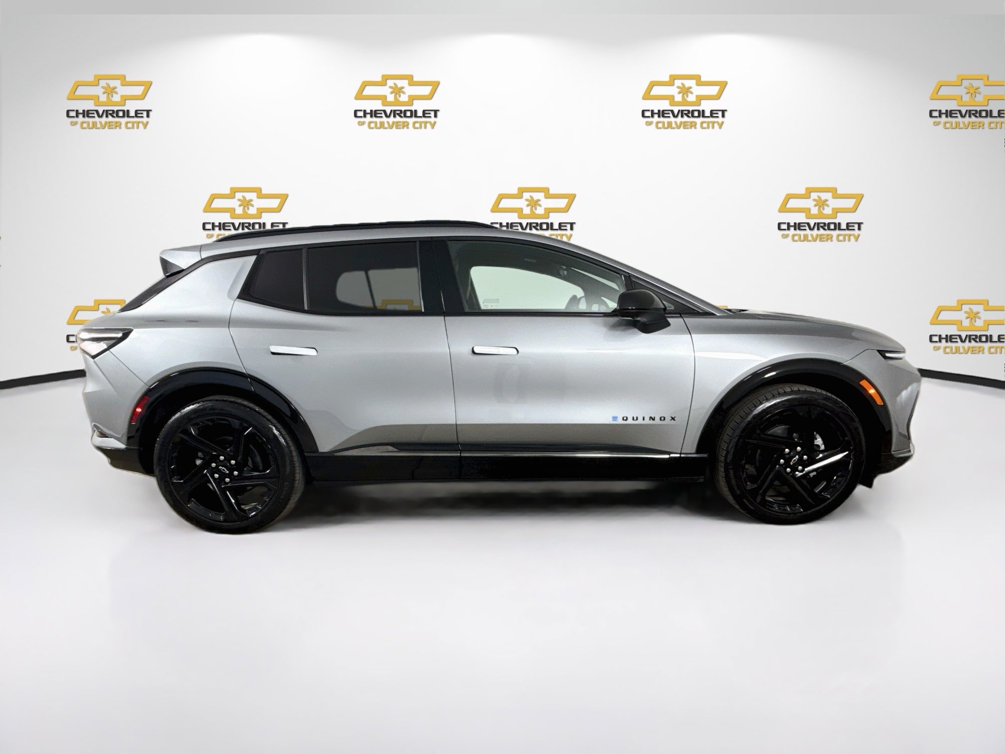 Used 2025 Chevrolet Equinox EV RS w/ Convenience Package II FWD image 9