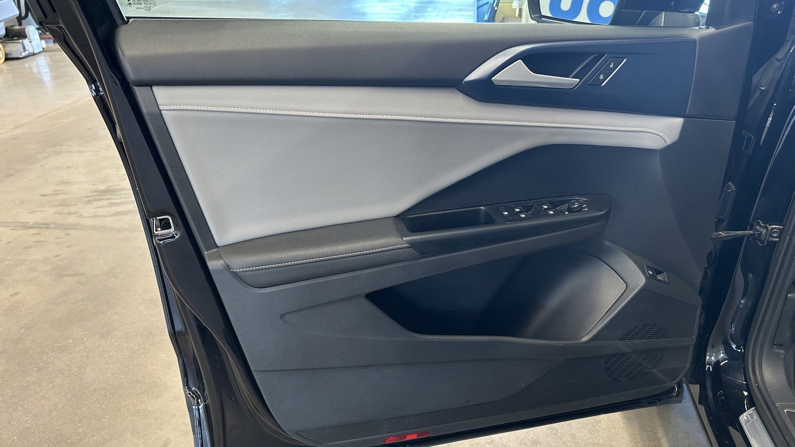 Used 2024 Volkswagen Taos SE image 11