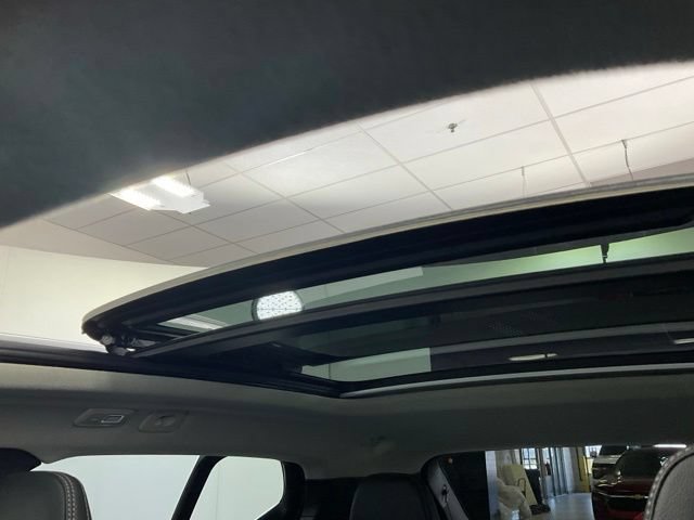Certified 2025 Volvo XC40 B5 Core AWD/4WD image 15