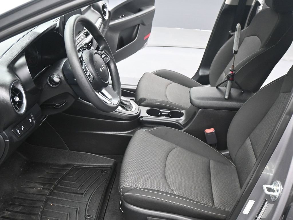 Used 2023 Kia Forte LXS w/ LXS Technology Package image 6