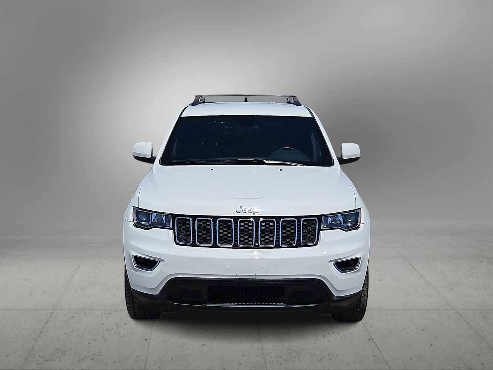 Used 2017 Jeep Grand Cherokee Laredo w/ Quick Order Package 23E AWD/4WD image 3