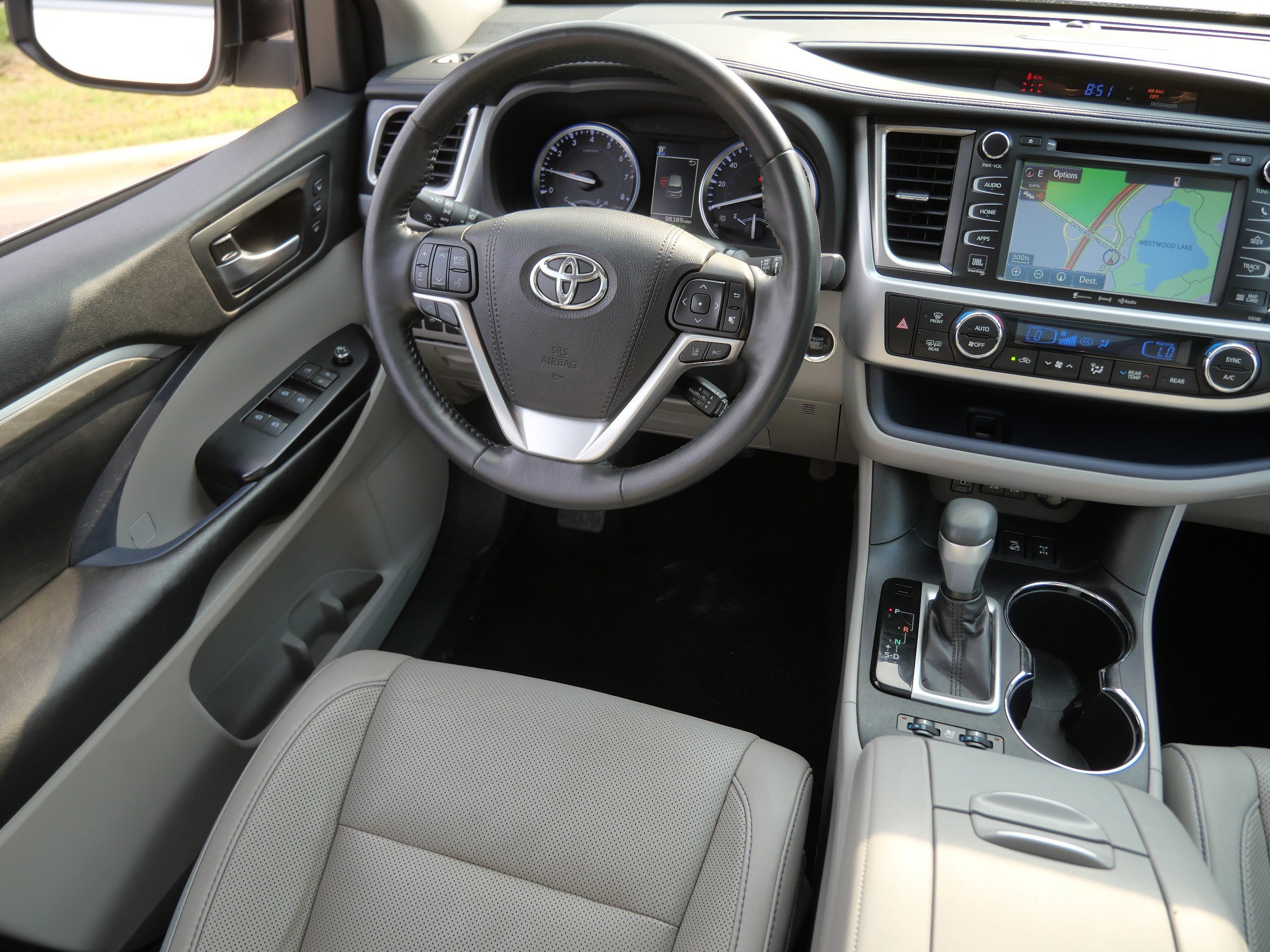 Certified 2017 Toyota Highlander Limited Platinum w/ Carpet Mat Package AWD/4WD image 9