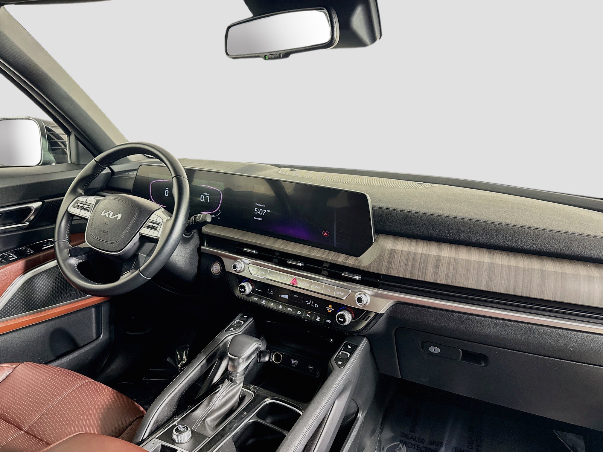 Used 2024 Kia Telluride EX w/ EX Captain's Chair Package FWD image 30