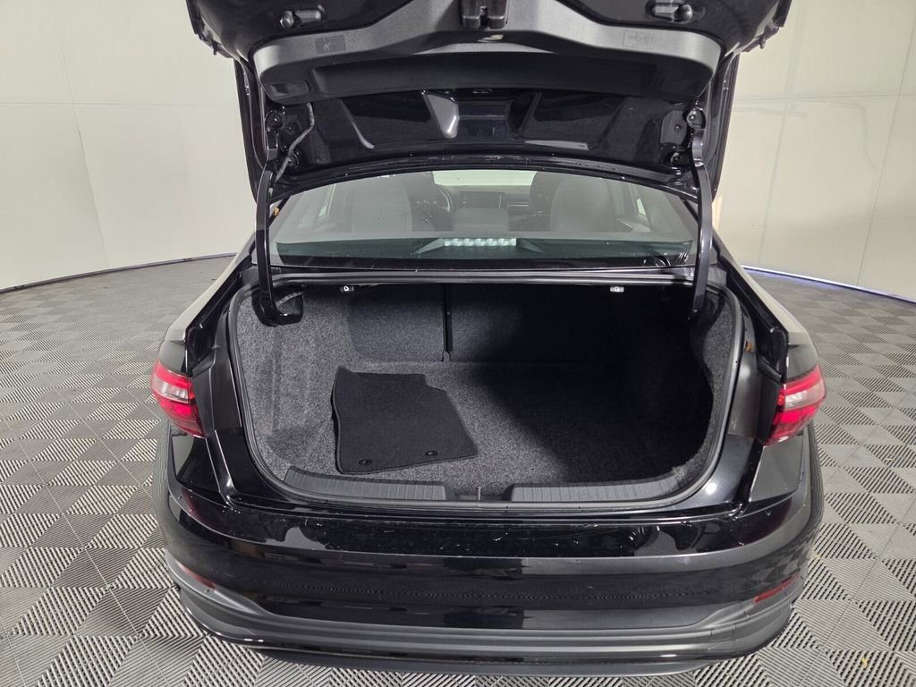 Used 2025 Volkswagen Jetta Sport FWD image 28