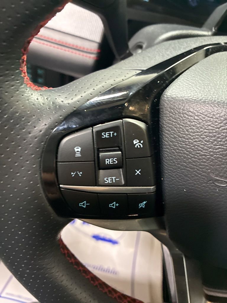 Used 2025 Ford Explorer ST-Line w/ ST-Line Street Pack AWD/4WD image 15