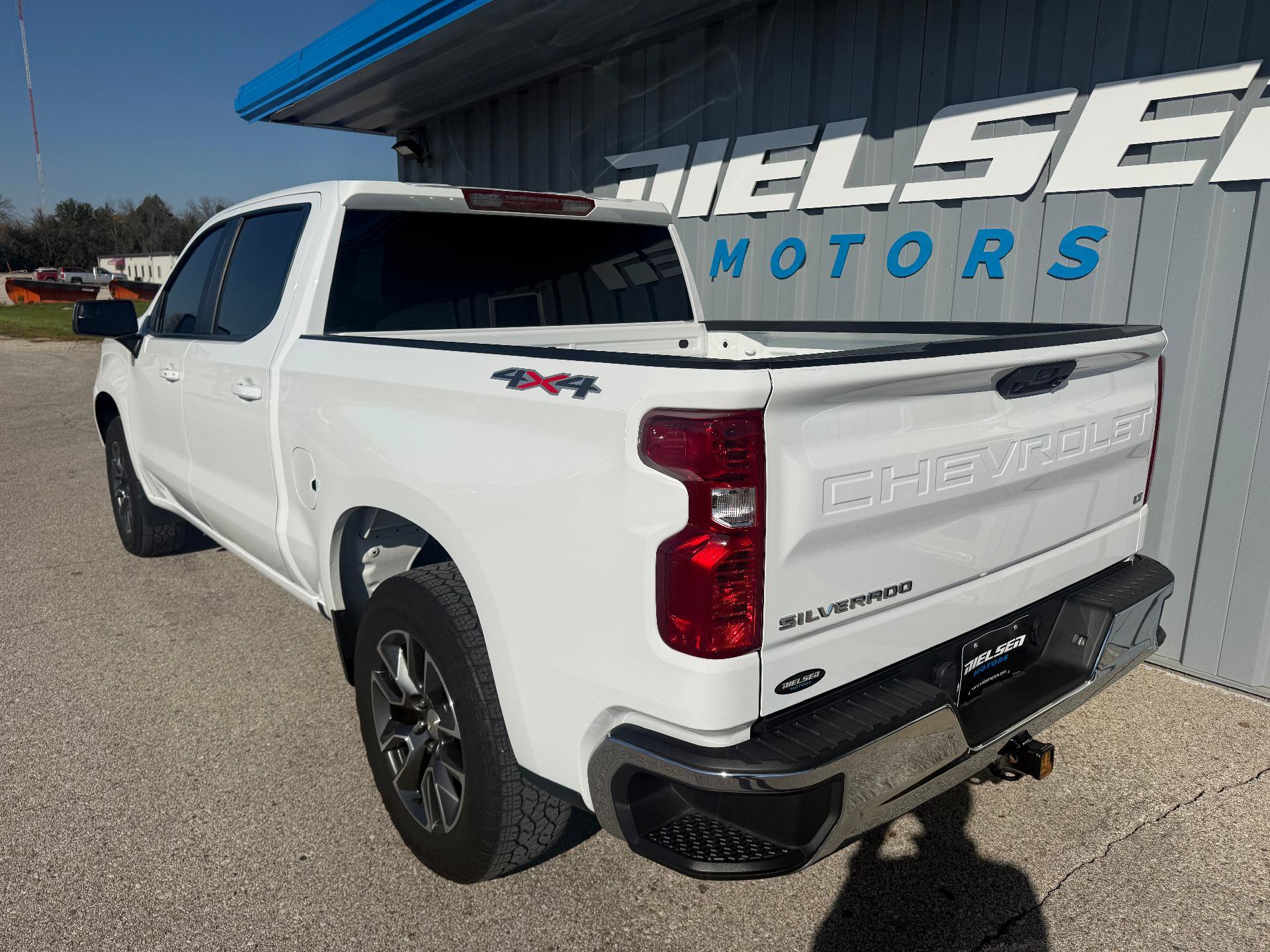 Used 2024 Chevrolet Silverado 1500 LT AWD/4WD image 6