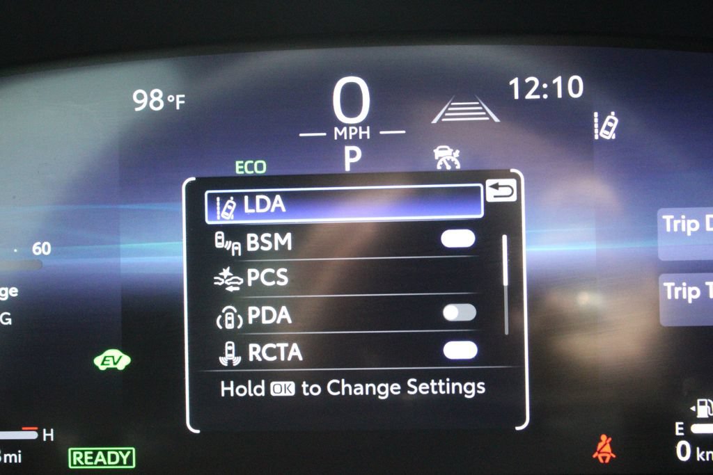 Certified 2025 Toyota Crown Signia AWD/4WD image 5