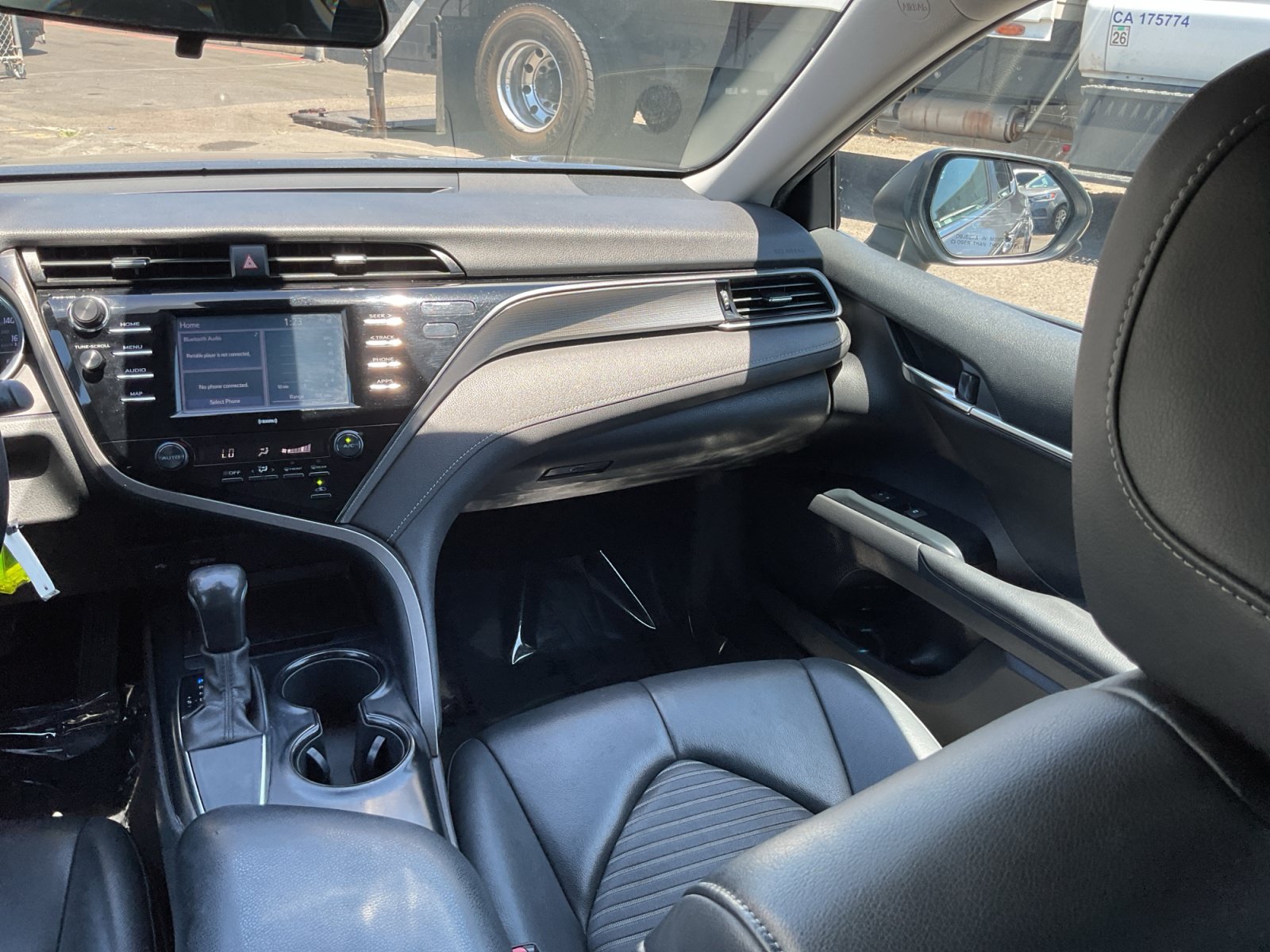 Used 2020 Toyota Camry SE w/ Carpet Mat Package FWD image 16