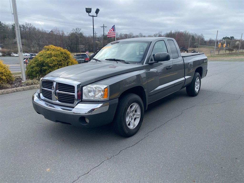 Used 2005 Dodge Dakota SLT w/ Trailer Tow Group AWD/4WD image 3