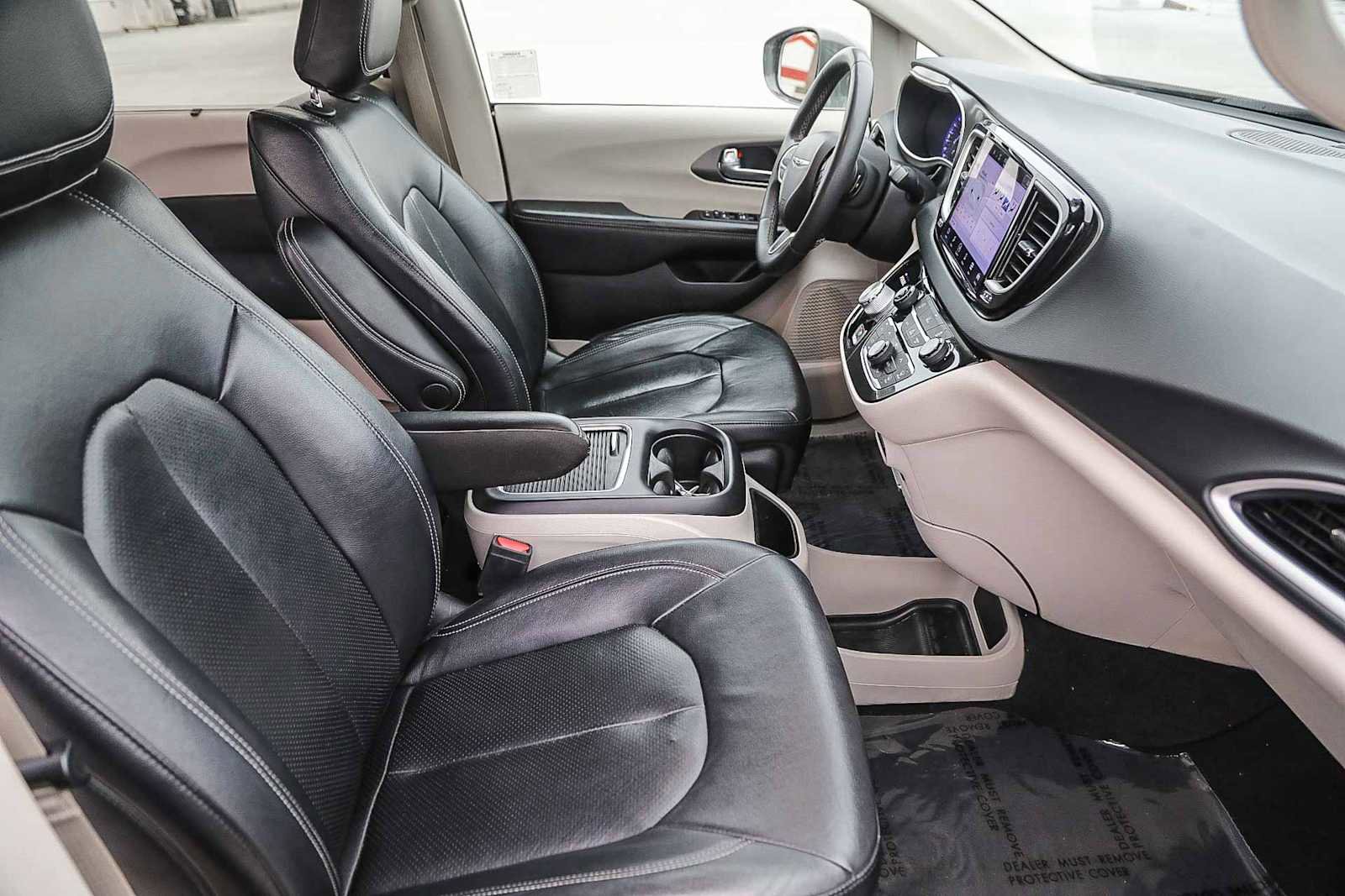 Used 2022 Chrysler Pacifica Touring-L image 16