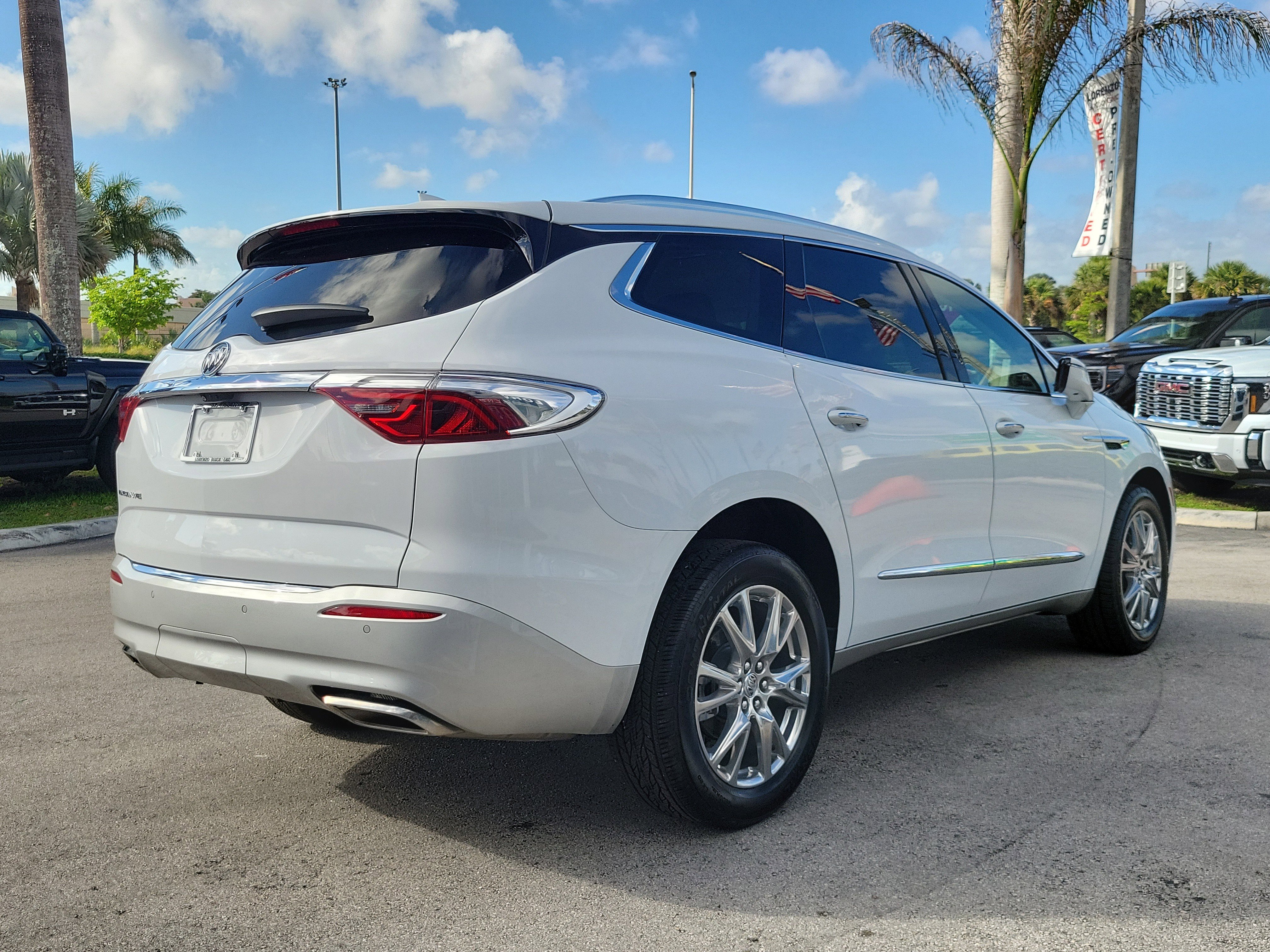 Used 2024 Buick Enclave Premium image 5