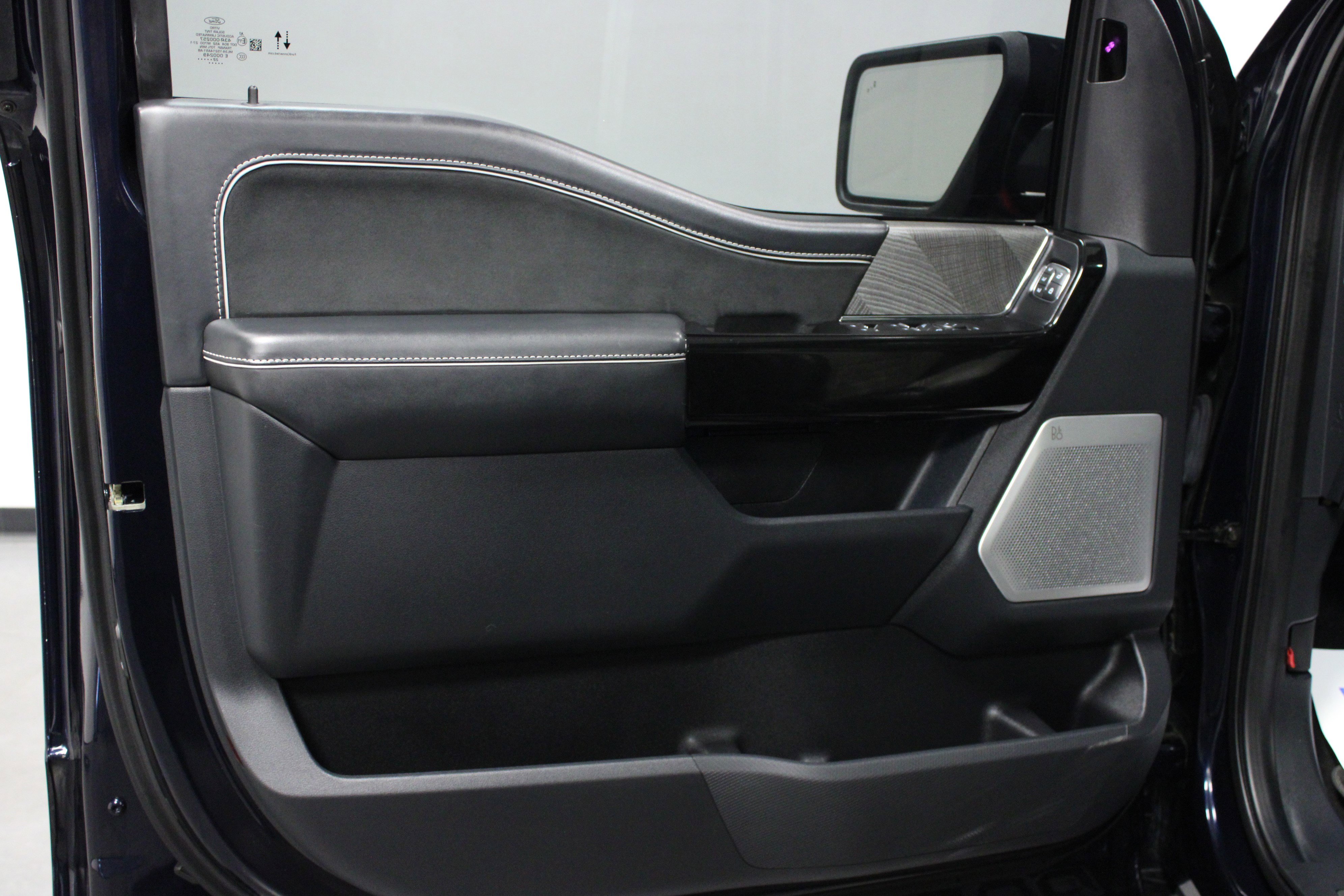 Used 2022 Ford F150 Lightning Platinum image 11