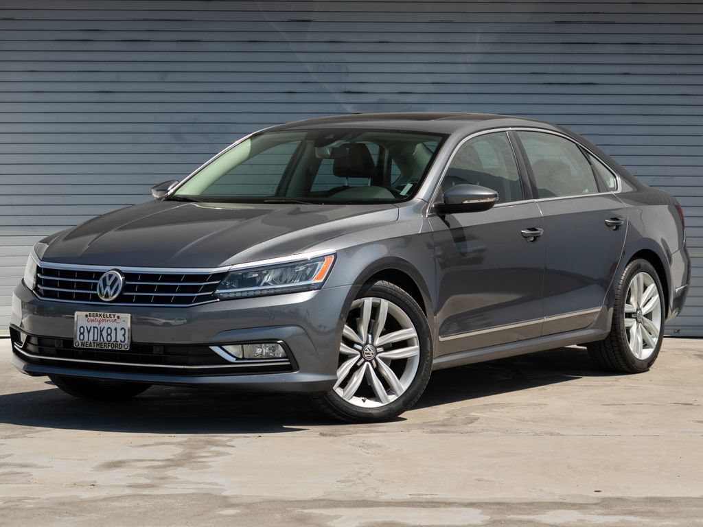 Used 2016 Volkswagen Passat 3.6 SEL Premium FWD image 3