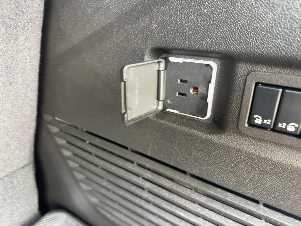 Certified 2024 Chevrolet Tahoe Z71 w/ Luxury Package image 38