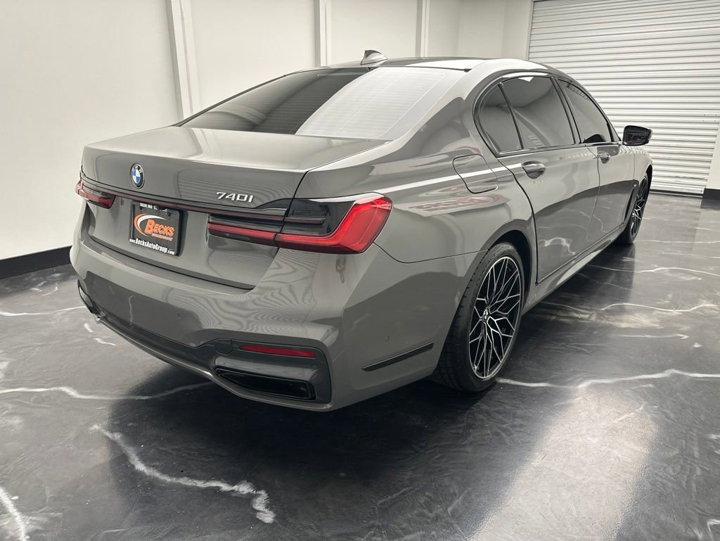 Used 2021 BMW 740i w/ M Sport Package RWD image 3