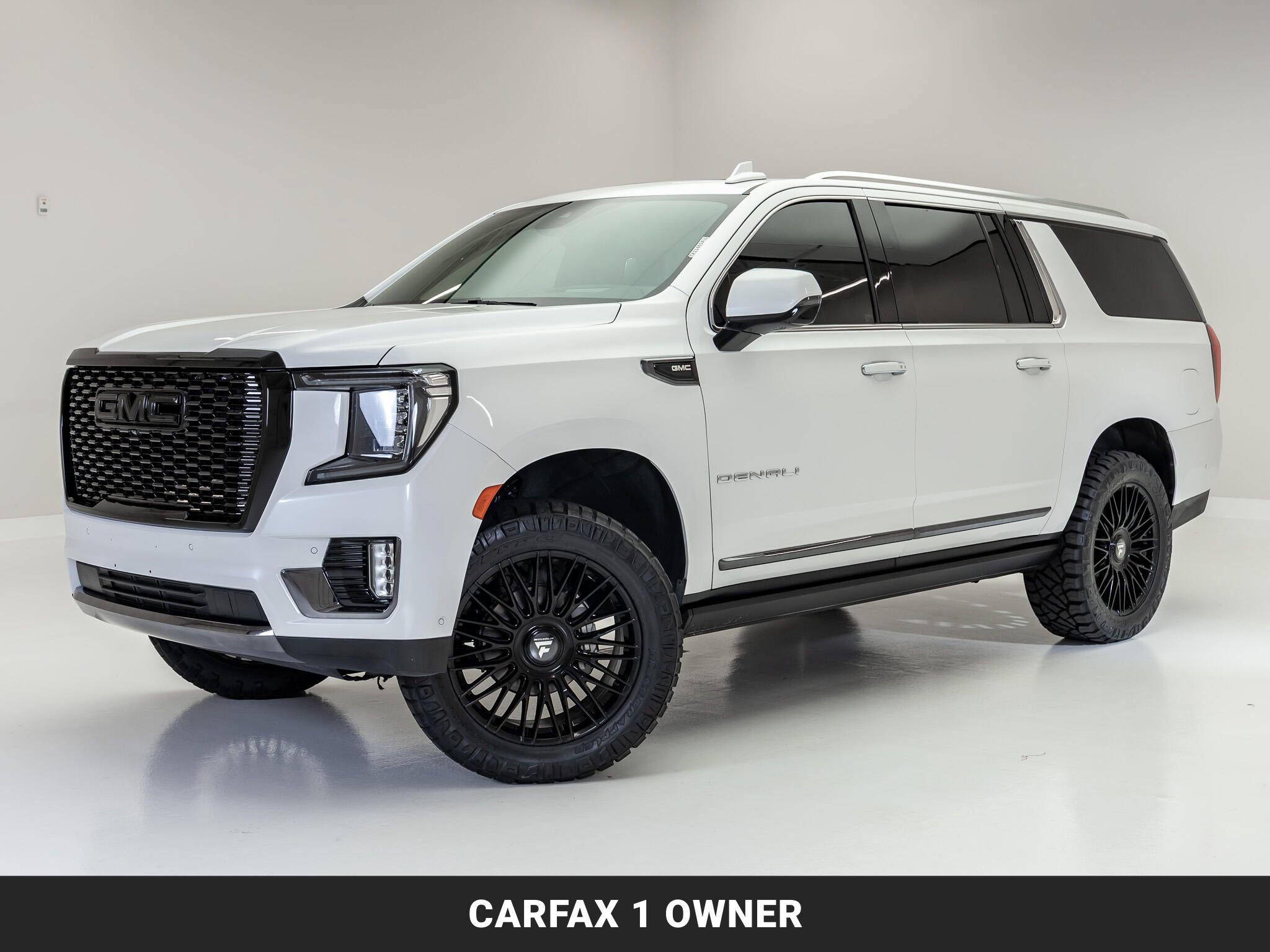 Used 2024 GMC Yukon XL Denali Ultimate AWD/4WD image 5